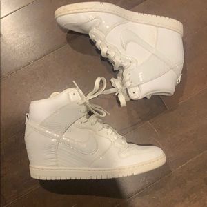 Women’s nike kicks with built in heel